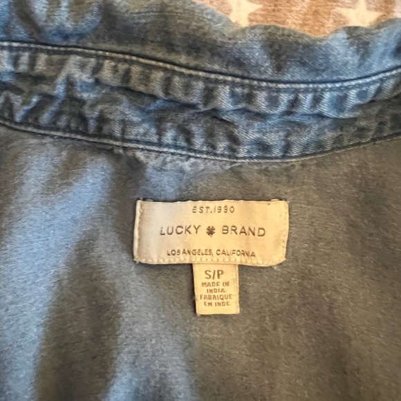 LUCKY BRAND 100 % Tencel long sleeve chambray shirt, split in back - size SP - Picture 3 of 5